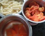 A picture of step 1 of Pink sauce pasta.