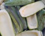 Foto del paso 1 de la receta: Calabacitas rellenas de bistec a la mexicana