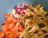 Foto langkah ke 1 dari resep Tumis Brokoli Wortel.