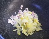 รูปขั้นตอนการทำที่ 1 ของ ผักกาดดองผัดอกไก่