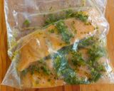 Foto del paso 3 de la receta: Salmón en marinada de chile jalapeño