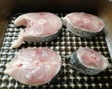 香蒜烏魚佐蘿蔔湯的食譜步驟1照片