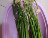 Foto langkah ke 1 dari resep Tumis kembang bawang tempe.