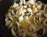 Foto del paso 7 de la receta: Cazón con guisantes, almejas y langostinos