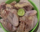 Foto langkah ke 1 dari resep Ayam Goreng Kremes.
