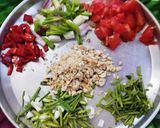A picture of step 1 of Green garlic chutney.
