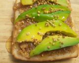 รูปขั้นตอนการทำที่ 2 ของ Avocado 🥑 Chickpea Butter Toast ขนมปังเนยถั่วลูกไก่อะโวคาโด🍯