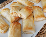 Foto del paso 10 de la receta: Rollitos crujientes de salmón ahumado y queso