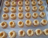 Foto langkah ke 7 dari resep Thumbprint cookies.