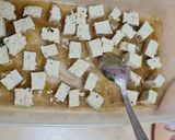 Foto del paso 3 de la receta: Tofu al horno marinado con salsa de mostaza en polvo