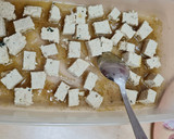 Foto del paso 3 de la receta: Tofu al horno marinado con salsa de mostaza en polvo