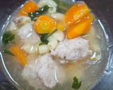 Foto langkah ke 5 dari resep Sup Bola bola ayam.