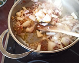 Foto del paso 3 de la receta: Arroz al horno con trompetas y torreznos