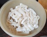 Foto del paso 1 de la receta Calamares fritos con papas arrugás y mojo de pimiento