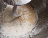 Foto del paso 3 de la receta: 🥐 Medialunas de manteca livianitas y económicas.🥐