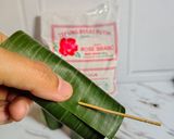 Foto langkah ke 1 dari resep Kue Putu Bambu (Menggunakan Cetakan Daun Pisang).