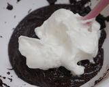 Foto langkah ke 4 dari resep Chocolate Cake Putih Telur.