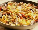 A picture of step 2 of Spaghetti alle Vongole.