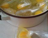 Foto del paso 2 de la receta: Nopales con huevos ahogados (en bolsa)
