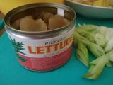 Takwa ayam cincang dengan pickled lettuce