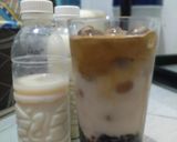 Foto langkah ke 4 dari resep Dalgona dari susu kedelai topping cincau hitam (cao).