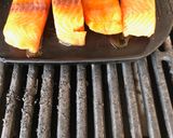 Une image de l'étape 3 de Saumon laqué au barbecue.