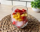 Foto langkah ke 2 dari resep Es Buah Susu Strawberry.