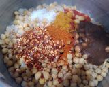 A picture of step 3 of Kathyawari cholay chaat.