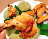 Hình bước làm 1 của món Cánh gà chiên nước mắmXôi lá dứa :)
