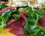 Foto del paso 5 de la receta: Carpaccio de caqui con jamón ibérico, burrata y frutos secos