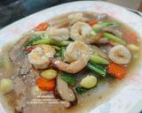 รูปขั้นตอนการทำที่ 4 ของ ก๋วยเตี๋ยวเซี่ยงไฮ้ราดหน้ากุ้ง