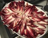Une image de l'étape 4 de Apéro rigolo aux barquettes de concombre Noa et d endives rouges tartinade au yaourt et olives.