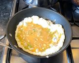 A picture of step 3 of Thai omelette (Kai Jeow).