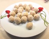 A picture of step 2 of Fried mozzarella balls.