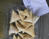 A picture of step 2 of Yummy chicken one bite samosas.