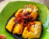 A picture of step 4 of Fried Yellow Tofu with Sweet Soy Sauce and Chilli.