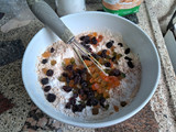Budín suave de frutas glaseadas  con pasas de uva