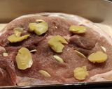 Flinstone pecsenye fokhagymával tűzdelt recept fázis 1 fotója