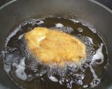 A picture of step 4 of Cheese chicken katsu.