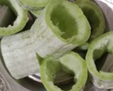 A picture of step 1 of Stuffed snake gourd.