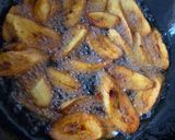 A picture of step 1 of Fried plantains, scrambled eggs & bread 🍞.
