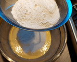Foto del paso 3 de la receta: Torta budín de naranjas bien húmeda para el mate