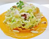 Foto del passaggio 10 della ricetta Mafalde con pesce persico, crema di peperoni, e zucchine grattugiate
