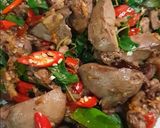 รูปขั้นตอนการทำที่ 2 ของ ผัดกะเพราตับไก่