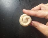 A picture of step 6 of Chinese rose cake.