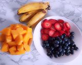 Foto del paso 1 de la receta: Ensalada de frutas 🍓🥭🍌🫐