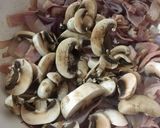 A picture of step 6 of Bacon mushroom cream pasta.