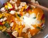 Tejszínes sajtos zöldséges csirkemell tészta recept fázis 3 fotója