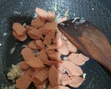 Foto langkah ke 2 dari resep Sosis Telur Asam Manis.