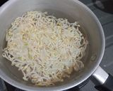 Foto langkah ke 8 dari resep Soto Ayam (Jawa Timur).